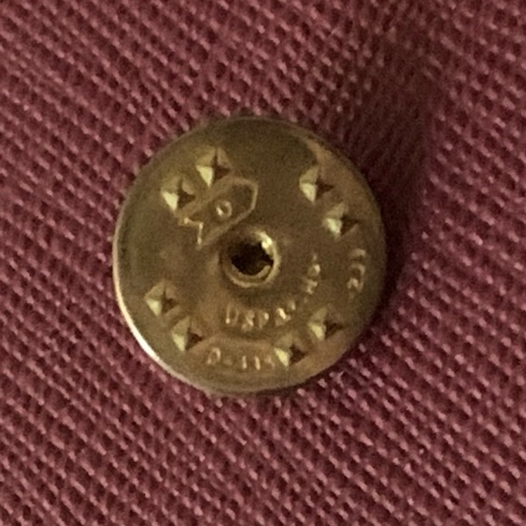 Vintage Crown of Thorns Antique Gold Tone Lapel Pin. Pin Back Closure. - Picture 4 of 4